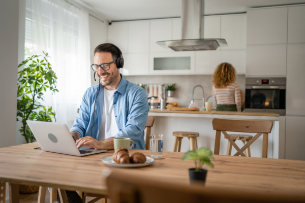 Yealink+UH48+Lifestyle+Male+Kitchen+Working+Image