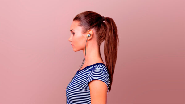 High_Resolution_PNG-Zone-Wired-Earbuds-PDP-Lifestyle-06_med-1080x608